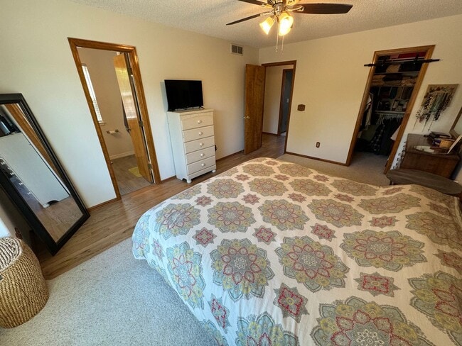 Building Photo - Wonderful Highlands Ranch Location!