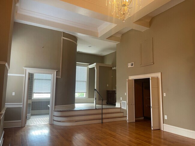 Building Photo - 1025 Church St