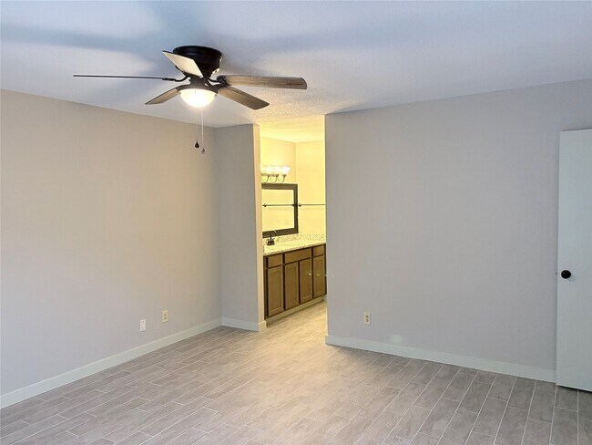Building Photo - 14515 Wunderlich Dr