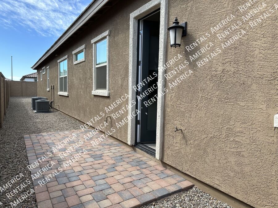 Building Photo - 2579 E Ibis St