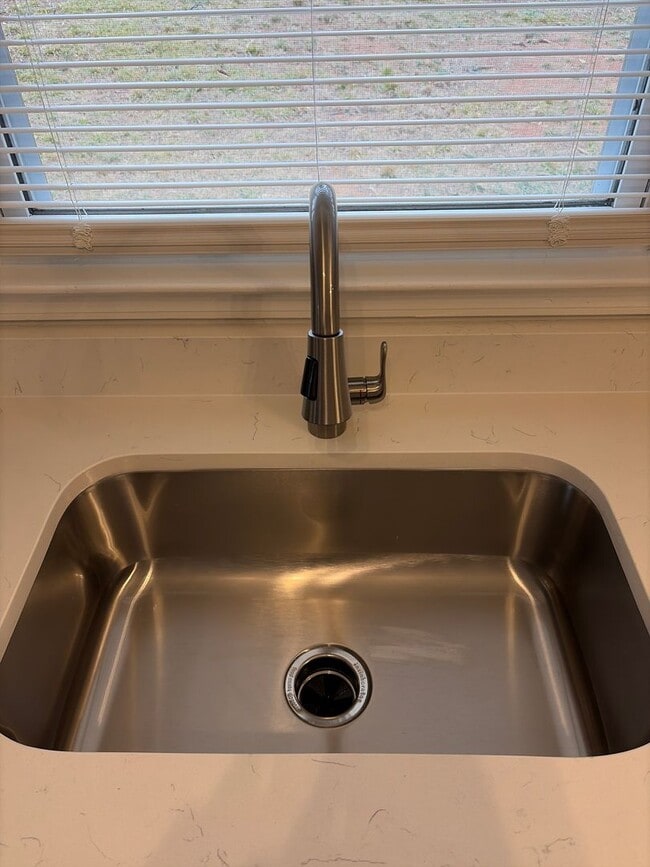 Building Photo - Renovated Ranch Home