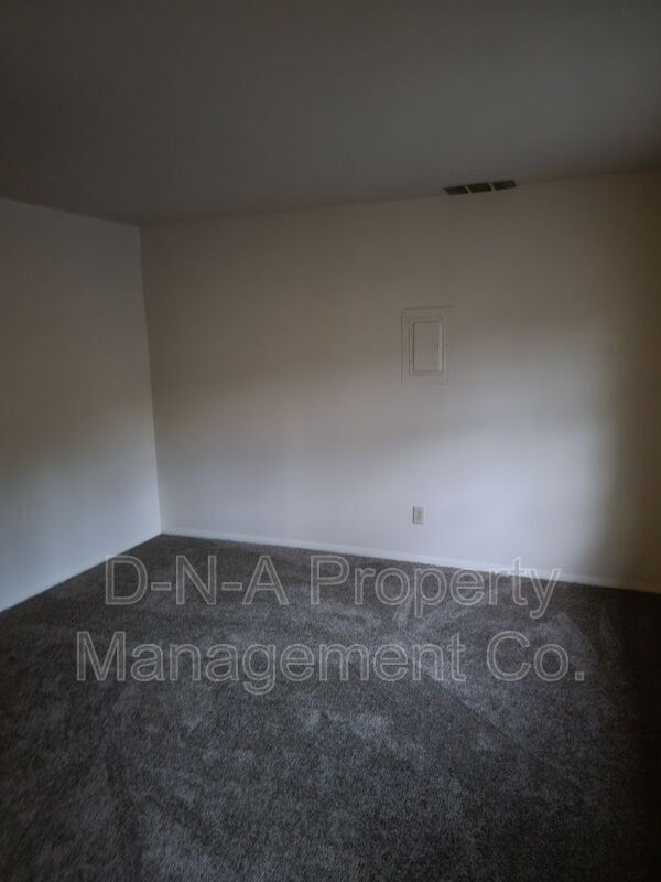 Building Photo - 4036 Manor Dr