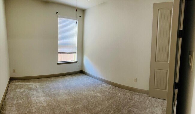 Building Photo - 10831 Paula Bluff Ln