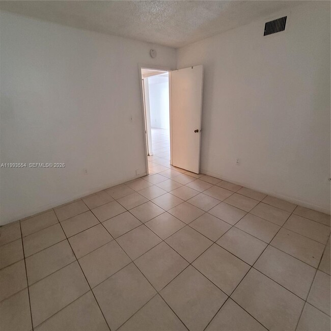 Building Photo - 10090 NW 80th Ct