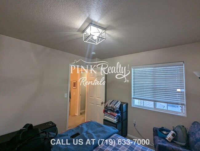 Building Photo - 870 Red Thistle View