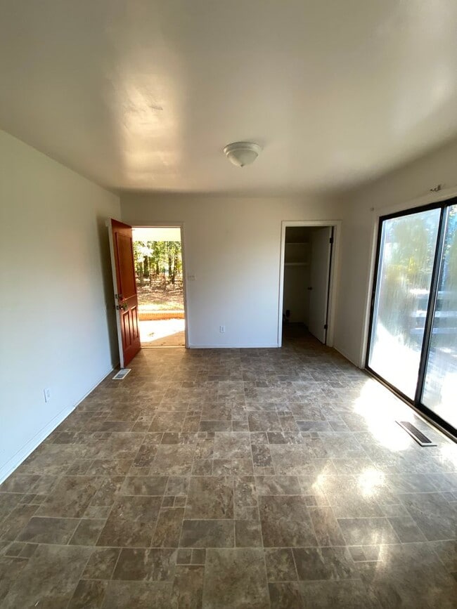 Building Photo - 6026 Emerald Ln