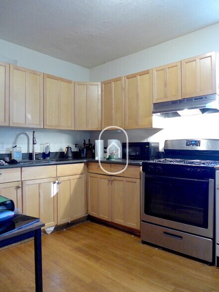 Building Photo - 70 Hammond St