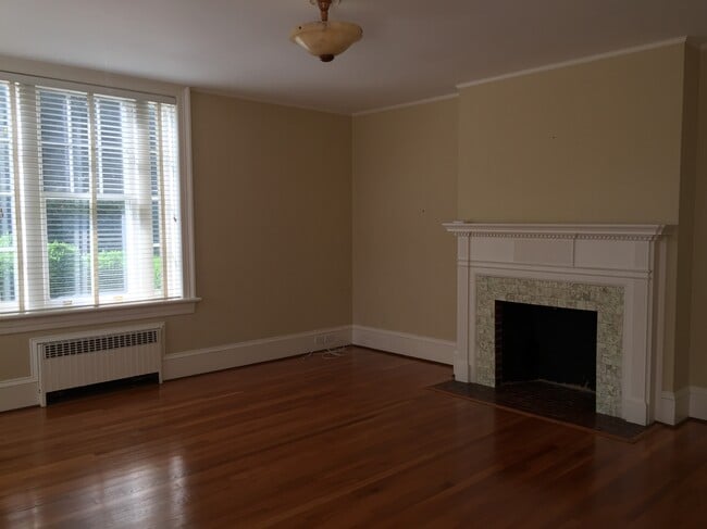 Bedroom - 1403 N Augusta St