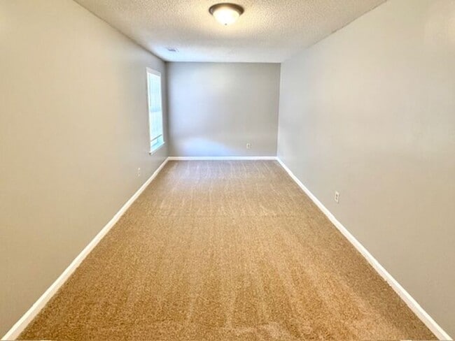 Building Photo - Available Now 5 Bedroom 2 Bath Home In Memphis