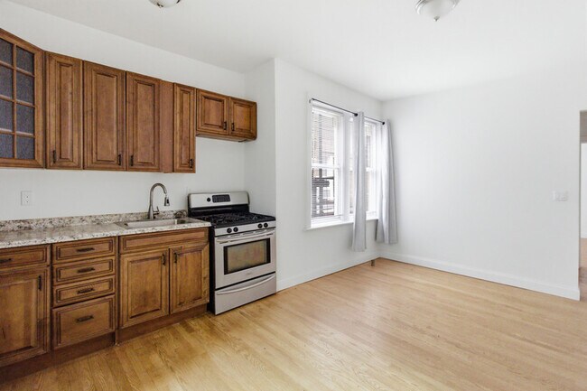 Building Photo - 649 Chancellor Ave