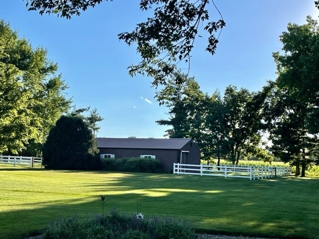 Building Photo - 2S920 Hickory Ln