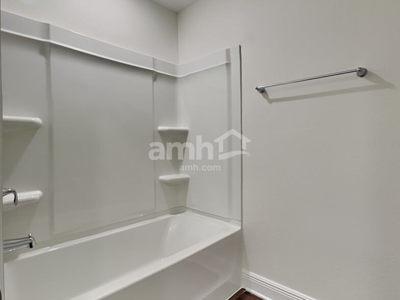 Building Photo - 27333 St Andrews Ave