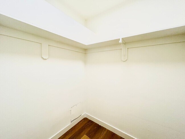 Building Photo - ven920