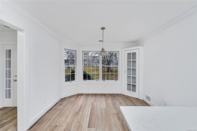 Building Photo - 141 Lakebridge Dr N