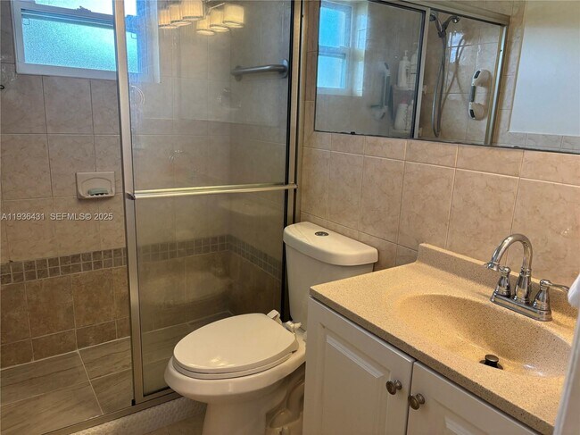 Building Photo - 351 Cambridge Rd