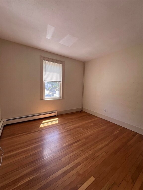 Building Photo - 498 Lincoln Ave