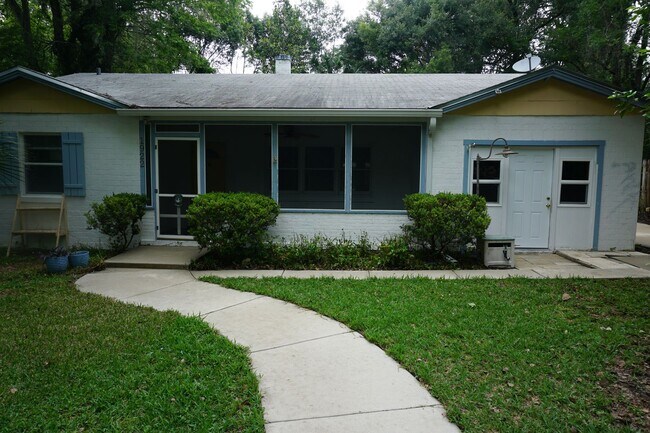 Building Photo - Beautiful 3 Bedroom House Behind Midtown