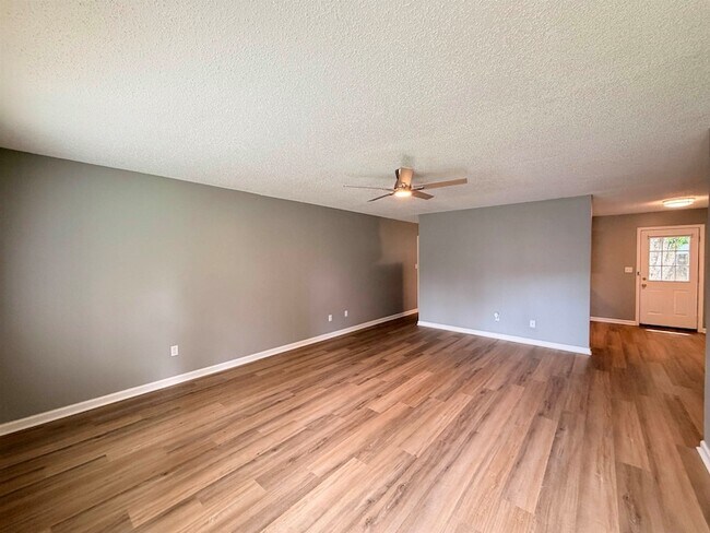 Building Photo - 3884 Kerston Dr