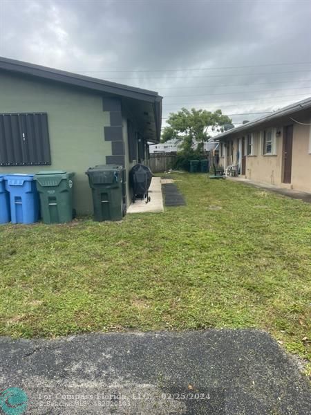 Building Photo - 670 NE 46th Ct