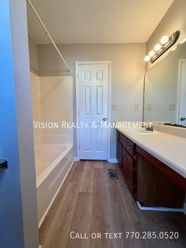 Building Photo - 1911 Shenandoah Valley Ln SE