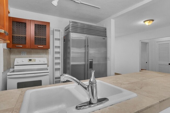 Building Photo - Beautiful home in quiet neighborhood