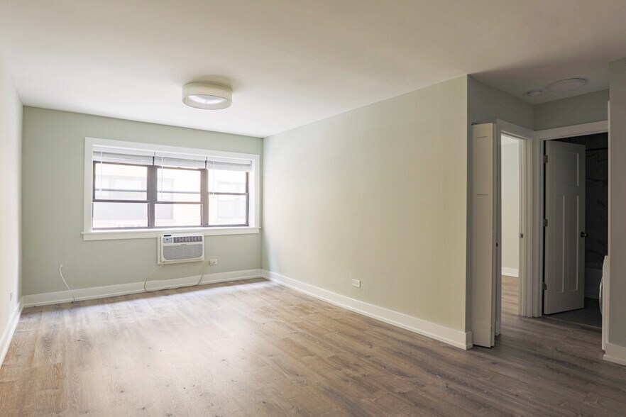 Building Photo - 448 W Barry Ave