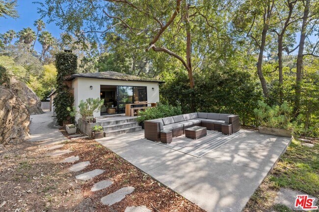 Building Photo - 5721 Valley Oak Dr