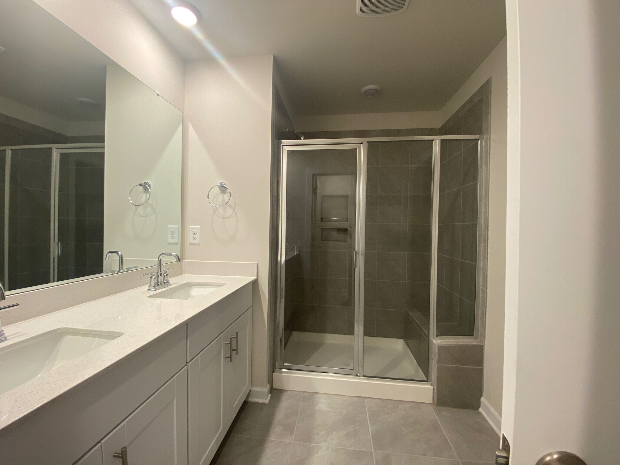 Building Photo - Room in Townhome on Memorial Pkwy