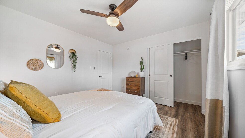 Building Photo - 8035 E Earll Dr