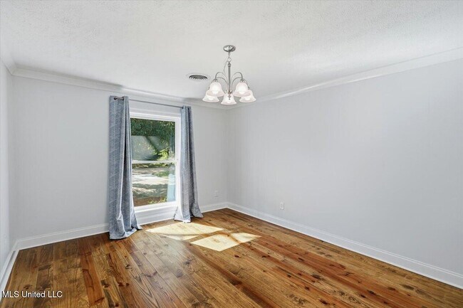 Building Photo - 144 Rollingwood Dr