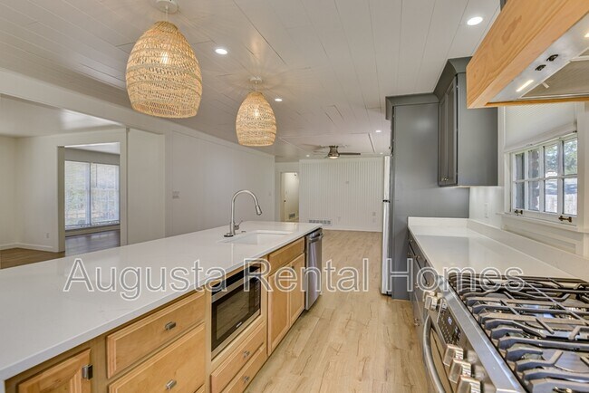 Building Photo - 3137 Edinburgh Dr