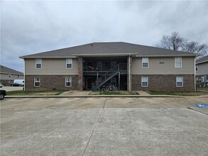 Building Photo - 226 Sadie Ln