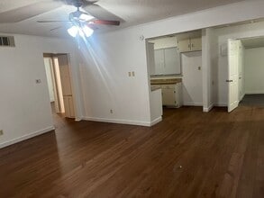 Building Photo - LARGE 2 BEDROOM HOME WITH OVER 1000 SQ. FT. OF LIVING SPACE, FAMILY ROOM, LIVING ROOM & SINGLE GA...