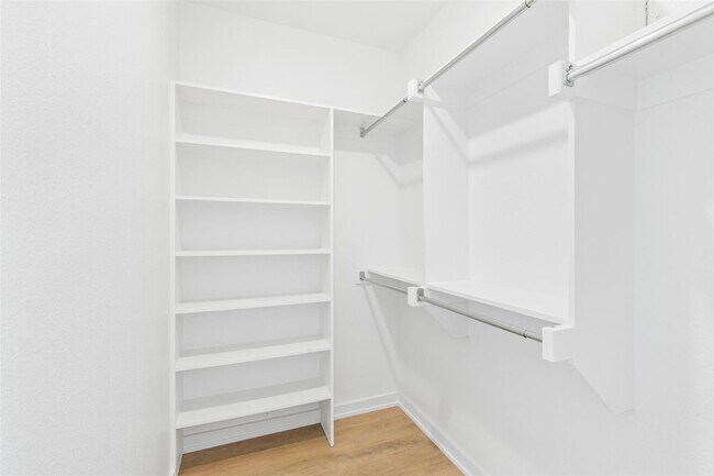 Building Photo - Modern 2-Bed Townhome with Attached Garage & Private Balcony in Gated Dallas Community