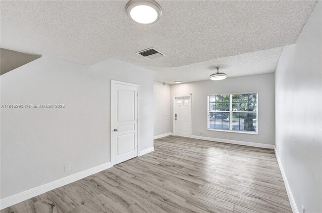 Building Photo - 16607 Hemingway Dr