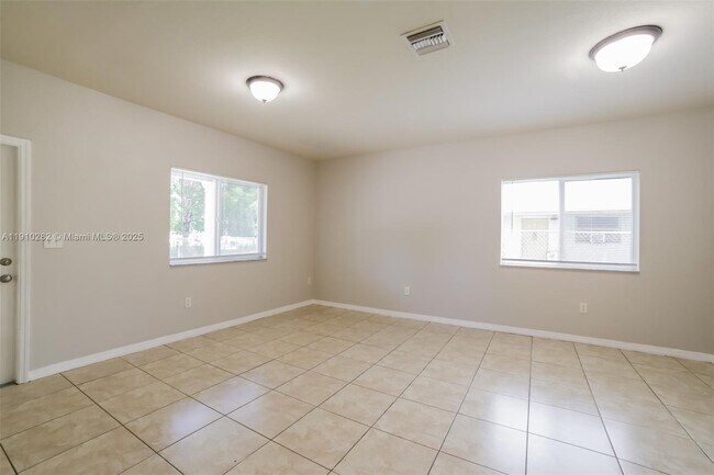 Building Photo - 10131 W Indigo St