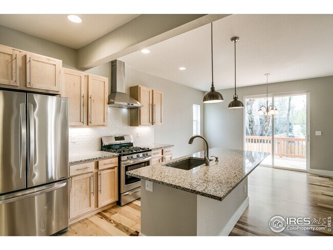 Building Photo - 4 Bedroom Townhome Available in Early Sept...