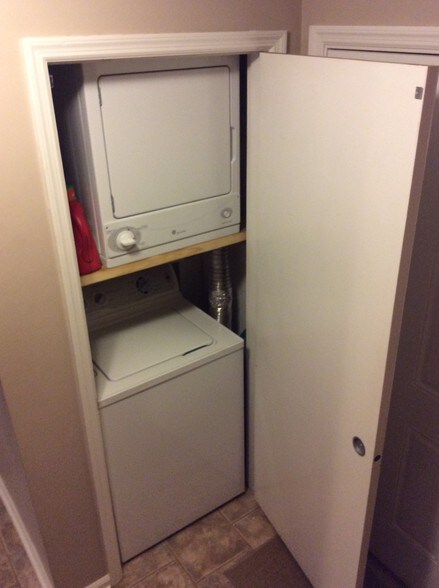 Building Photo - 3000 Golden Rd