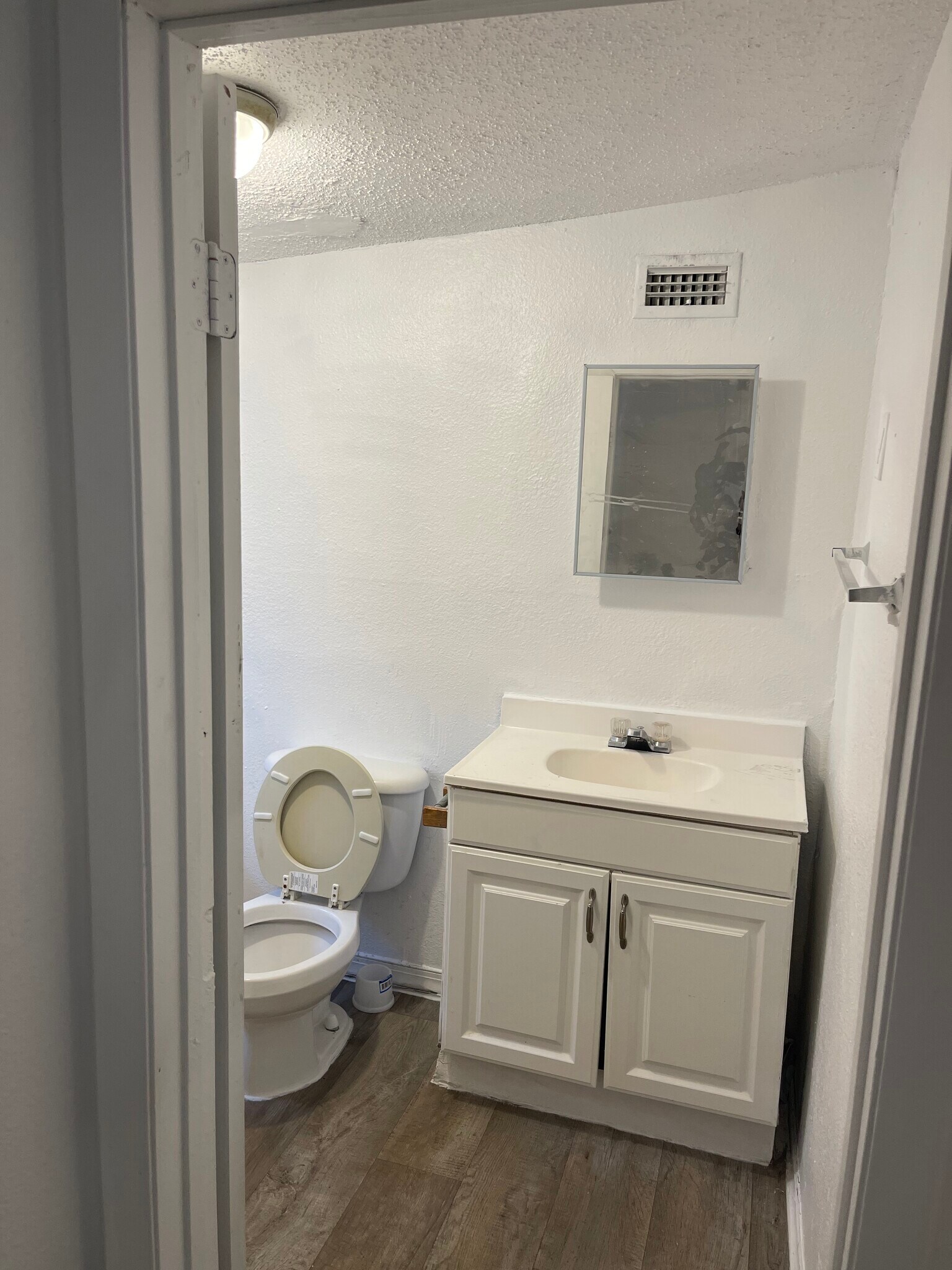 Building Photo - 8722 N Brooks St