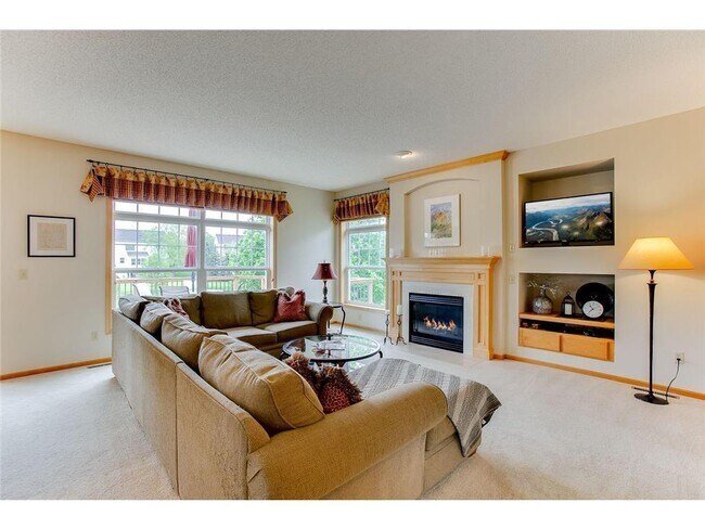 Building Photo - 730 Tilia Ln