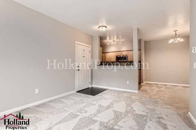 Building Photo - Prime Portland Westside Condo – Available Now, NEW BEST PRICE $1,550!!!