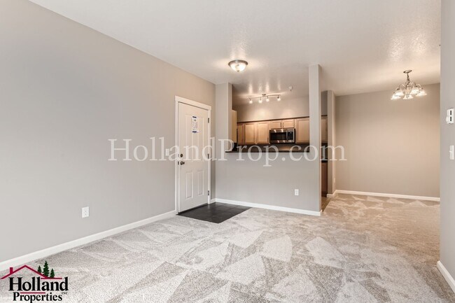 Building Photo - Prime Portland Westside Condo – Available Now