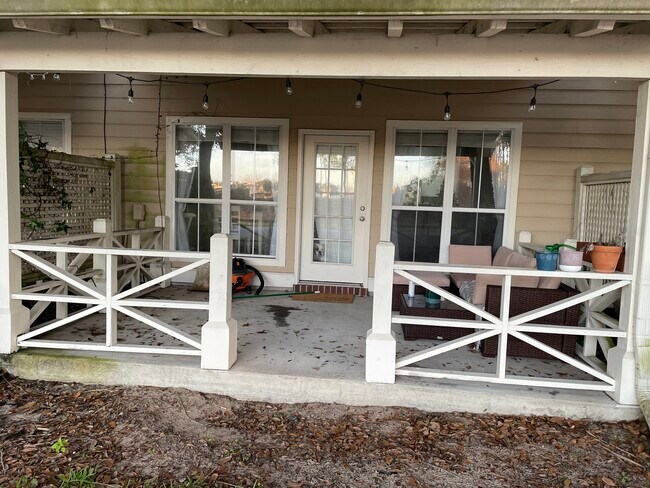 Back patio - 423 Twin Lakes Ln