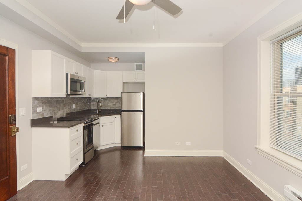 Building Photo - 648 W Wrightwood Ave