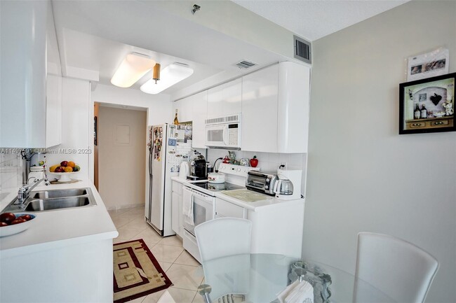 Building Photo - 210 174th St