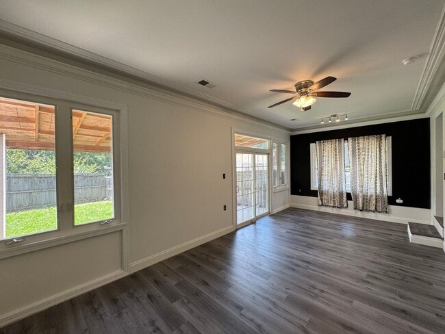 Building Photo - Relaxing 3 Bed 2.5 Bath Single Family Home...