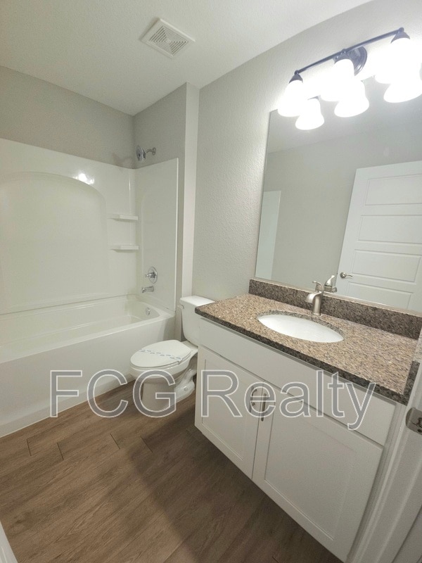 Building Photo - 9999 N Sandree Dr