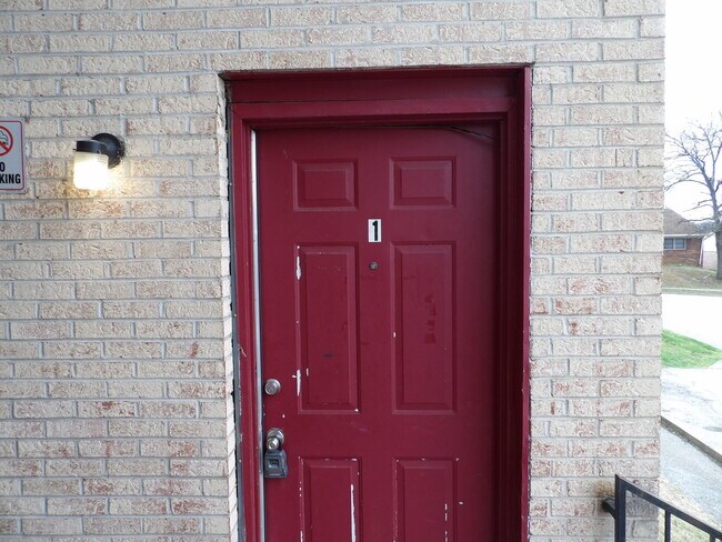 Building Photo - 140 Landings Dr