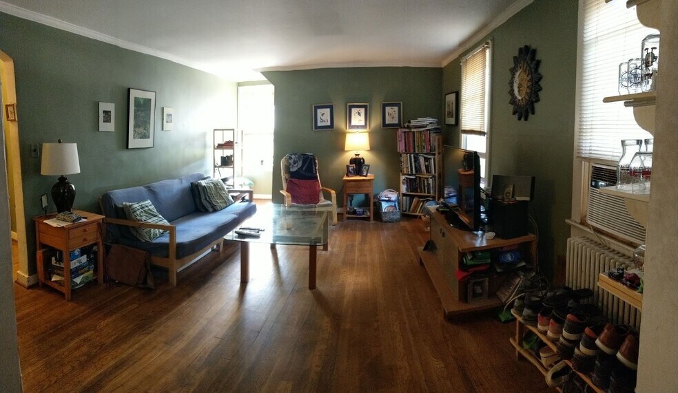 Living Rm - 7907 Garland Ave