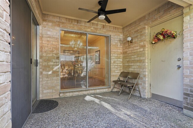 Building Photo - 321 Champions Colony III St
